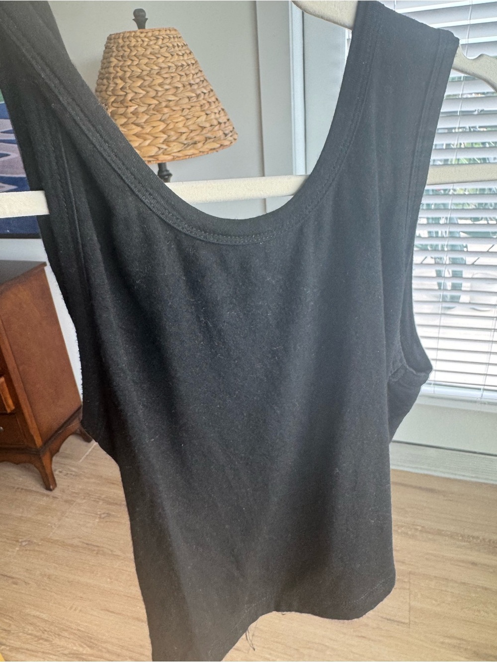 Black tank top, size small

Black Women's Scoop Neck Tank Top